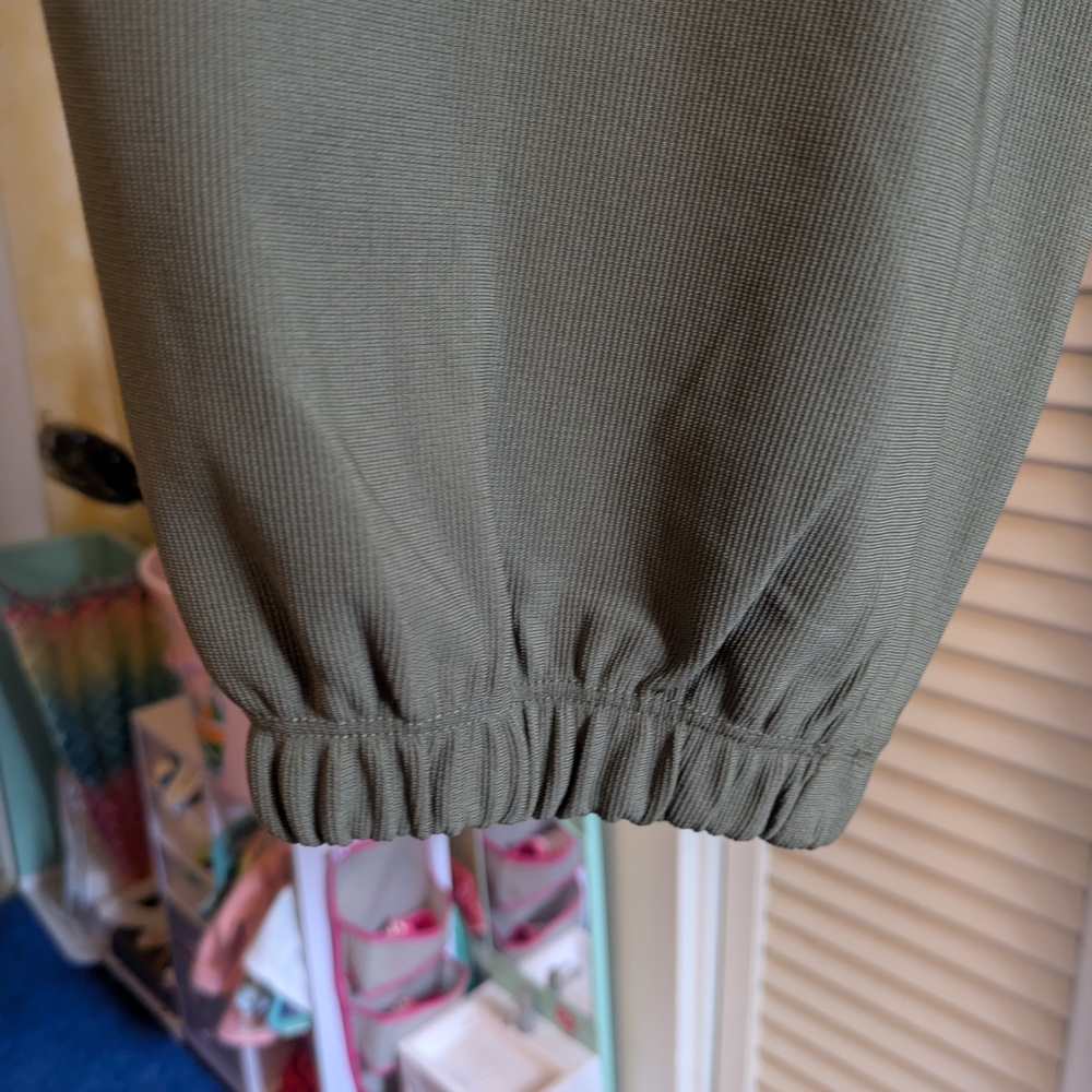 Rue21 Olive Green Ribbed Cargo Joggers with Silver Chain – Size Large - Picture 6 of 6